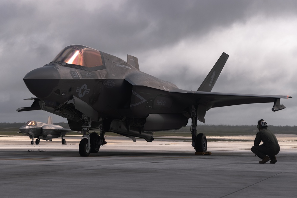Green Knights and the Fighting Bengals conduct aerial training at Andersen Air Force Base