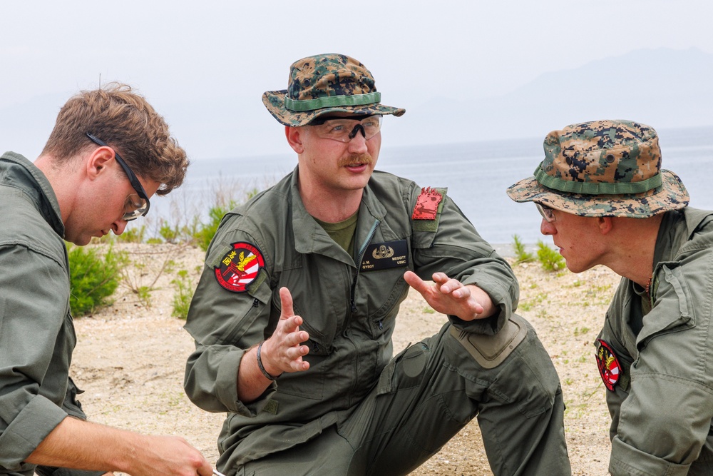 Tick Tick: Explosive Ordnance Disposal Conducts Training