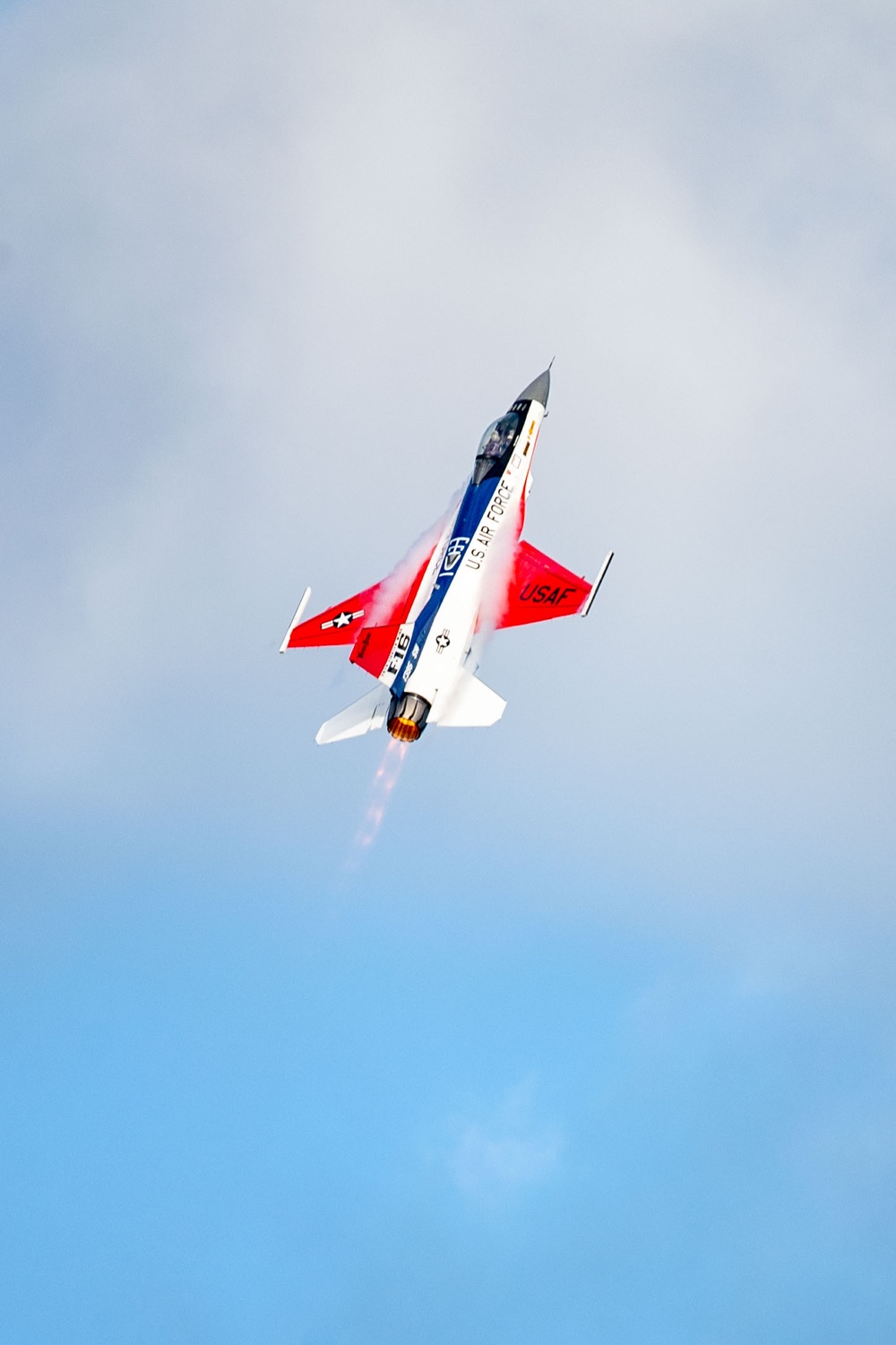 The F-16 Viper Demonstration Team perform at the Oregon International Air Show