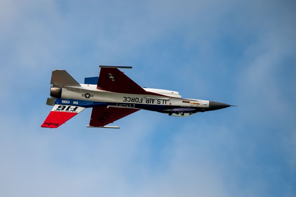 The F-16 Viper Demonstration Team perform at the Oregon International Air Show