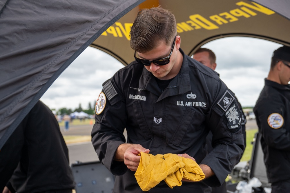 The F-16 Viper Demonstration Team perform at the Oregon International Air Show