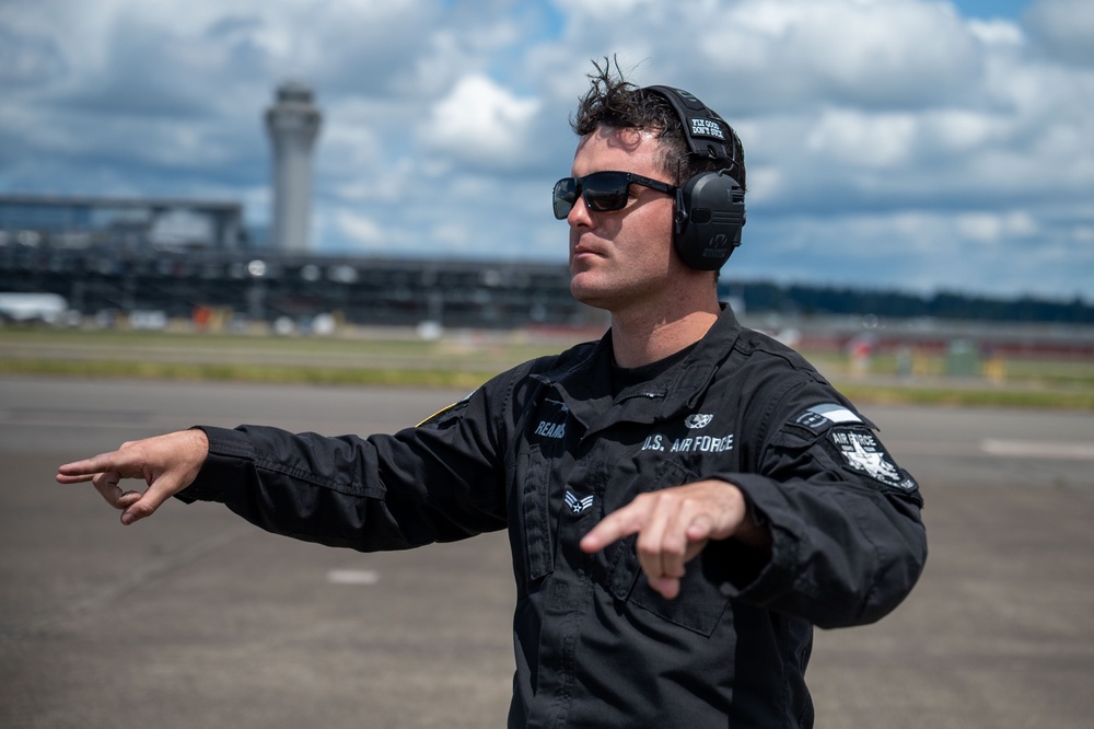 The F-16 Viper Demonstration Team perform at the Oregon International Air Show