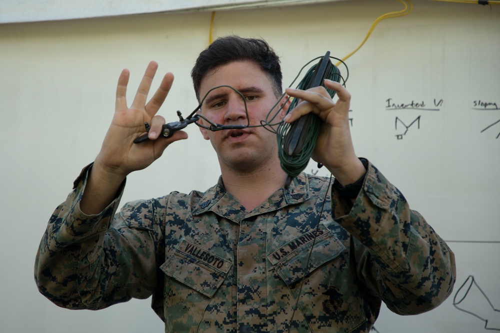 ACDC: 1/7 conducts communications SMEE with Philippine service members