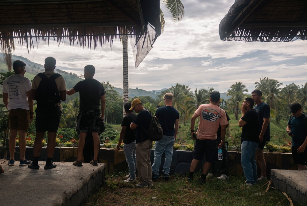 ACDC: Marines with 1/7 visit Philippine cultural landmarks