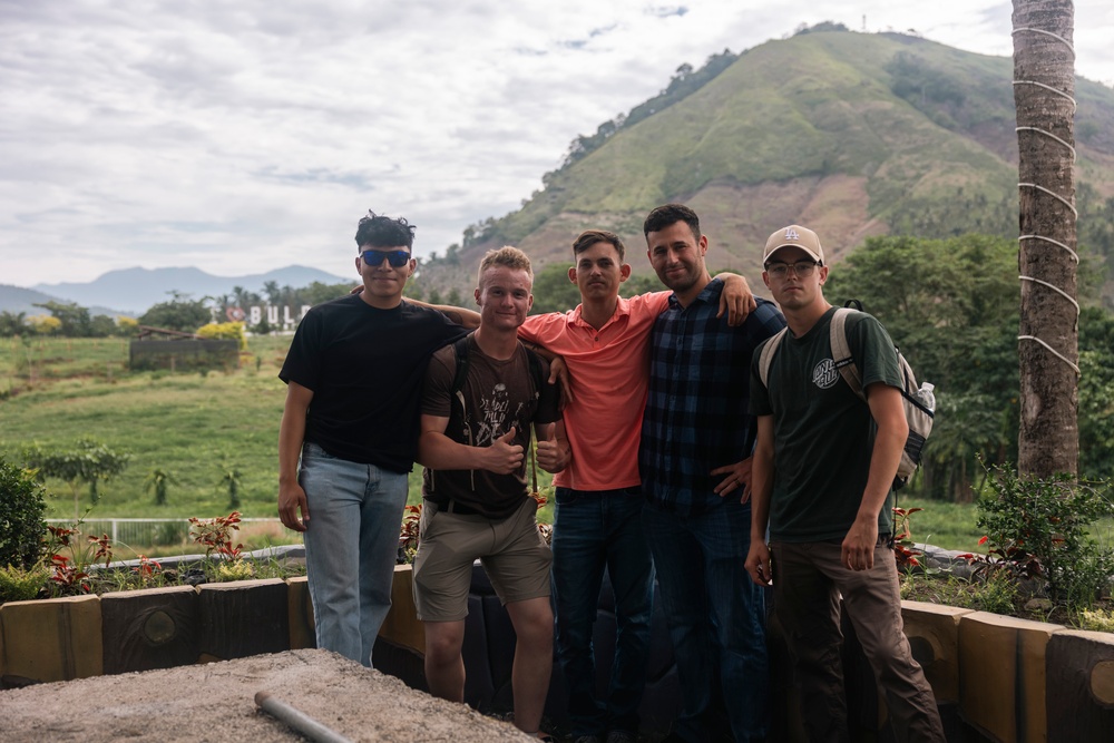 ACDC: Marines with 1/7 visit Philippine cultural landmarks