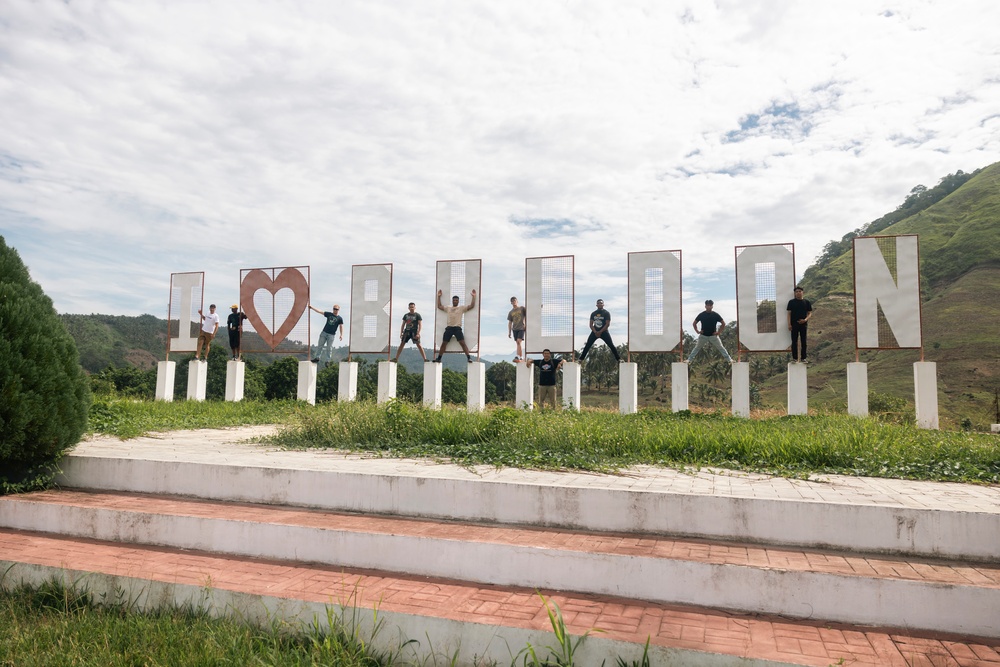 ACDC: Marines with 1/7 visit Philippine cultural landmarks