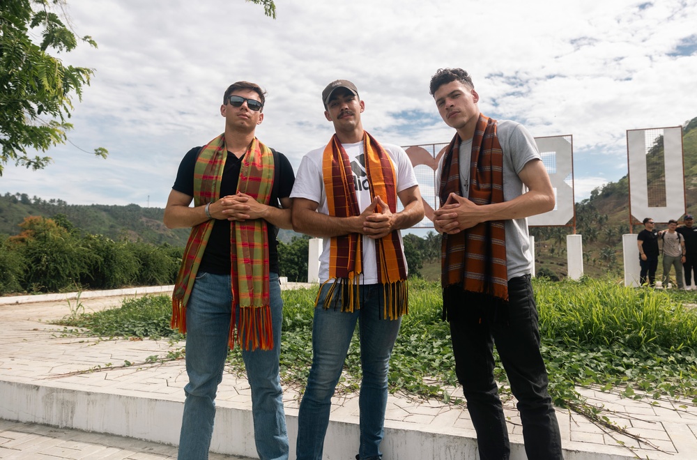ACDC: Marines with 1/7 visit Philippine cultural landmarks