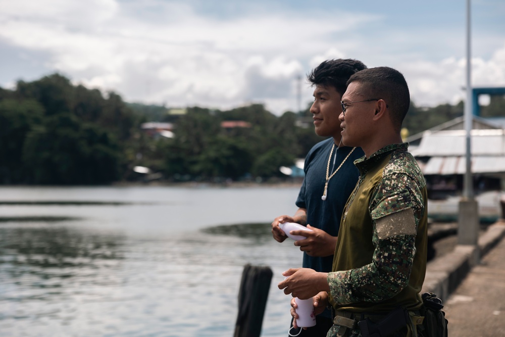ACDC: Marines with 1/7 visit Philippine cultural landmarks