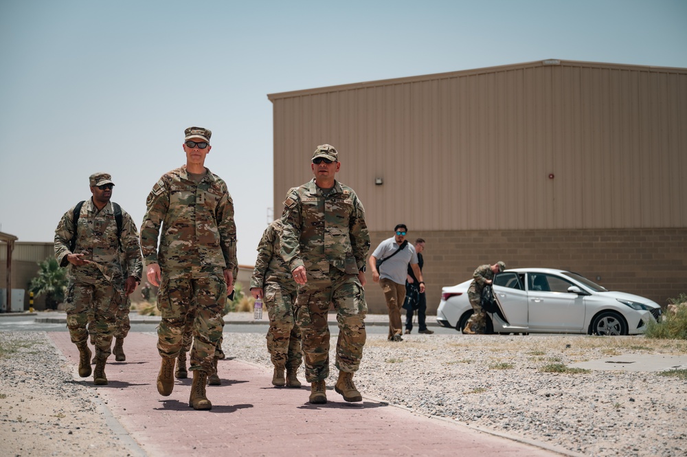AFCENT Commander Visits 386th AEW