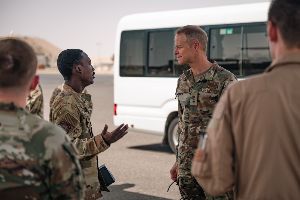 AFCENT Commander Visits 386th AEW