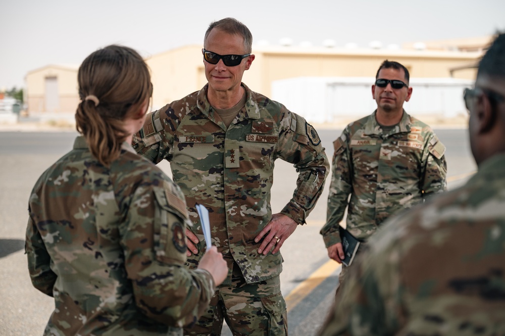 AFCENT Commander Visits 386th AEW