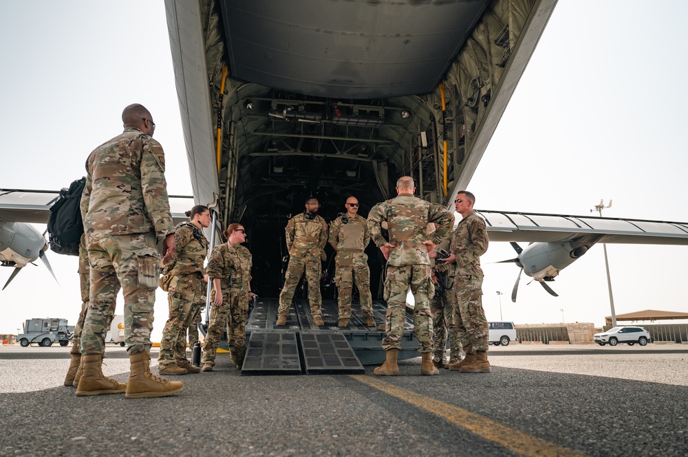 AFCENT Commander Visits 386th AEW