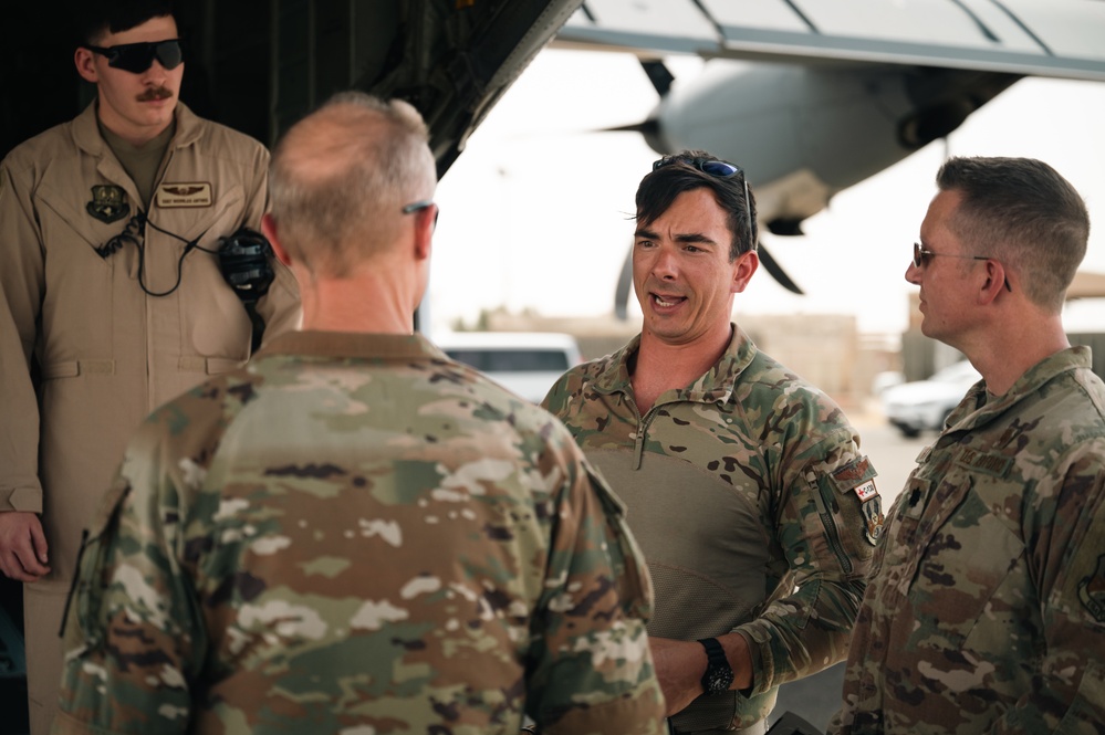 AFCENT Commander Visits 386th AEW