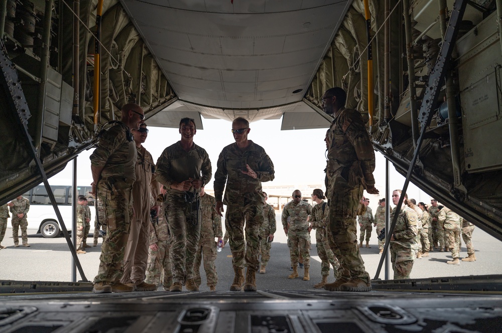AFCENT Commander Visits 386th AEW