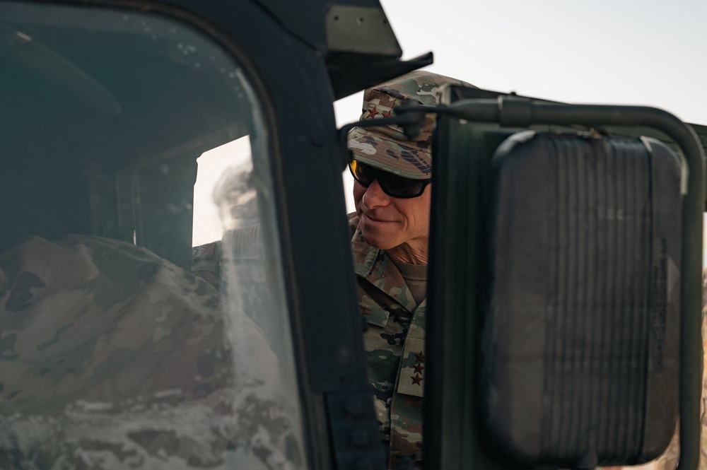 AFCENT Commander Visits 386th AEW