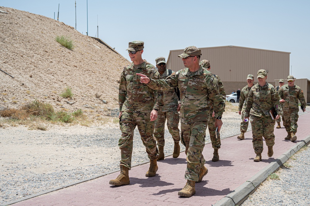 AFCENT Commander Visits 386th AEW