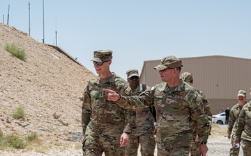 AFCENT Commander Visits 386th AEW