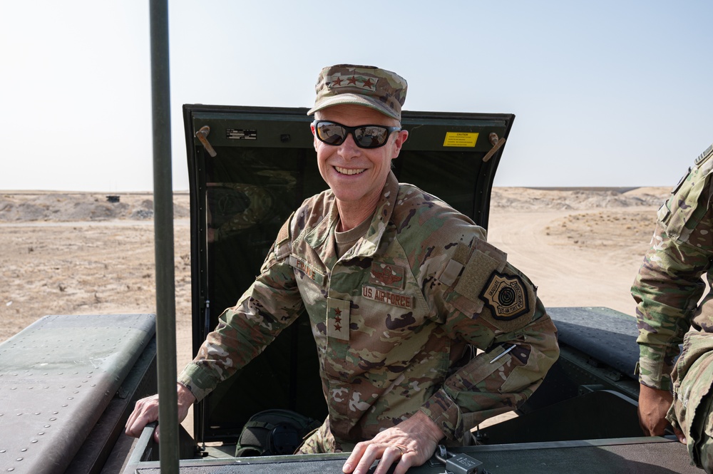 AFCENT Commander Visits 386th AEW