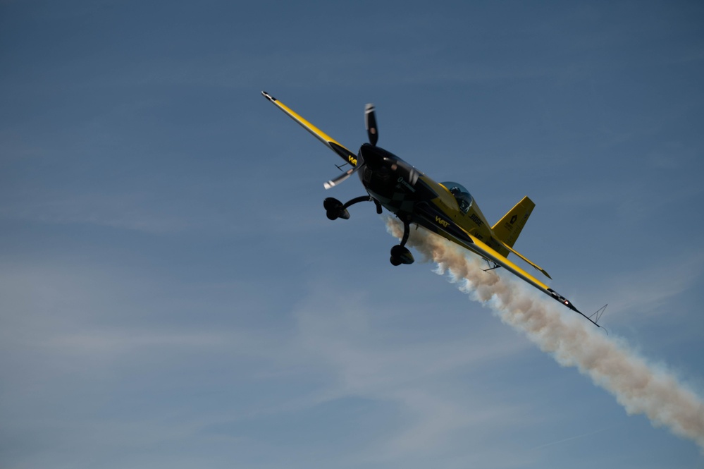 Mike Goulian flies Extra 330 at 2024 Bethpage Airshow