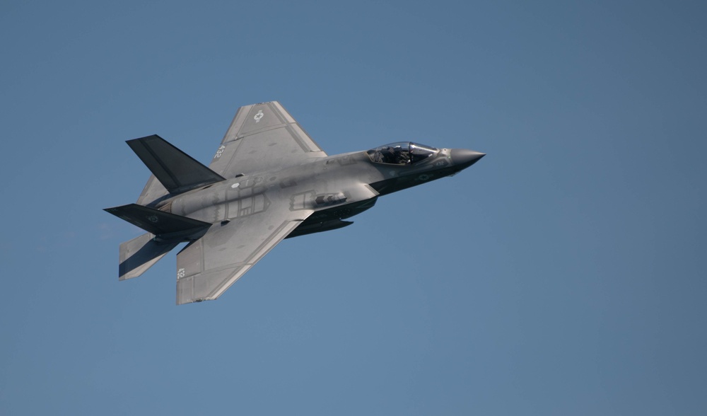 Navy F-35C performs during 2024 Bethpage Air Show