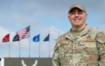 Grissom bids farewell to its command chief