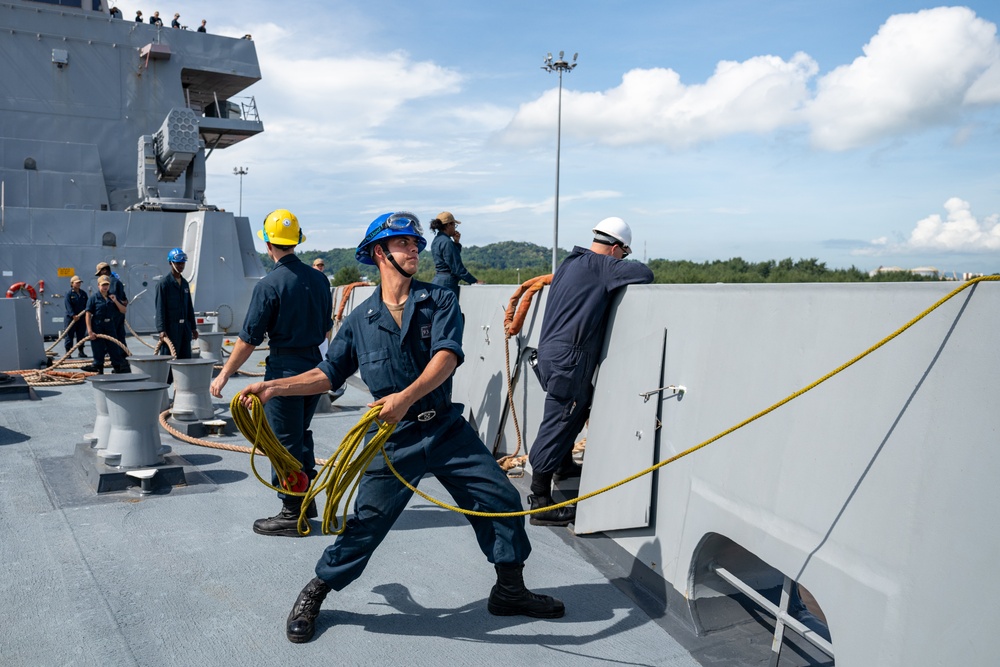 USS Somerset (LPD 25) Arrives in Malaysia