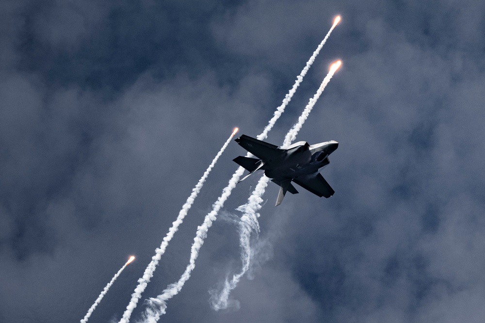 F-35A Demo Team at Miami Beach