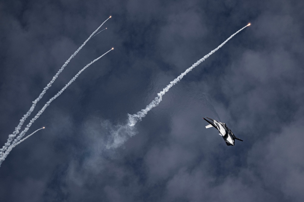 F-35A Demo Team at Miami Beach