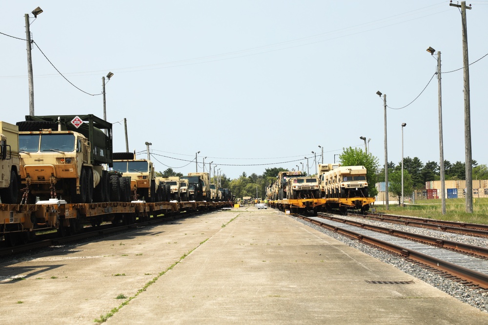 32nd Infantry Brigade Combat Team Soldiers complete ‘largest rail movement with civilian linehaul Wisconsin National Guard has ever done’