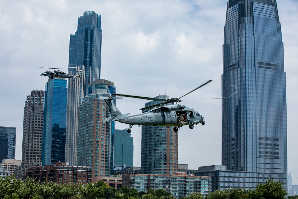 HSC-9 and EODGRU 2 perform a fast rope demo for fleet week