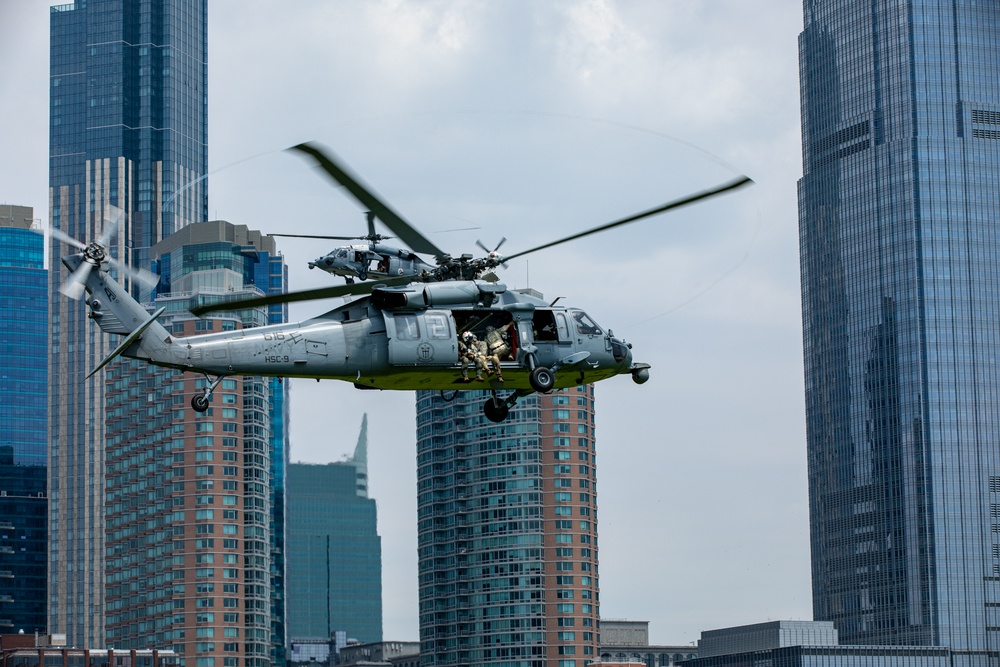 HSC-9 and EODGRU 2 perform a fast rope demo for fleet week