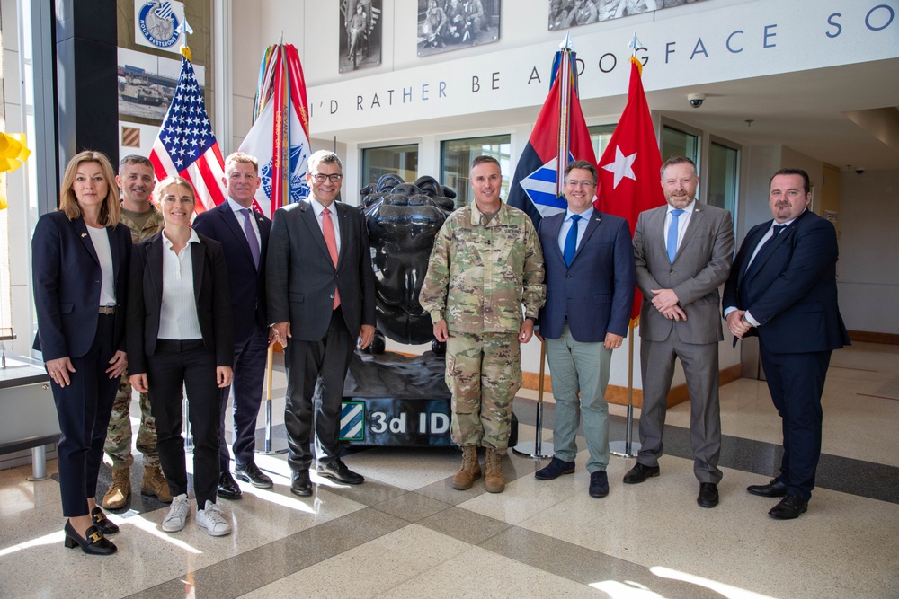 Bavarian State Minister Visits 3ID