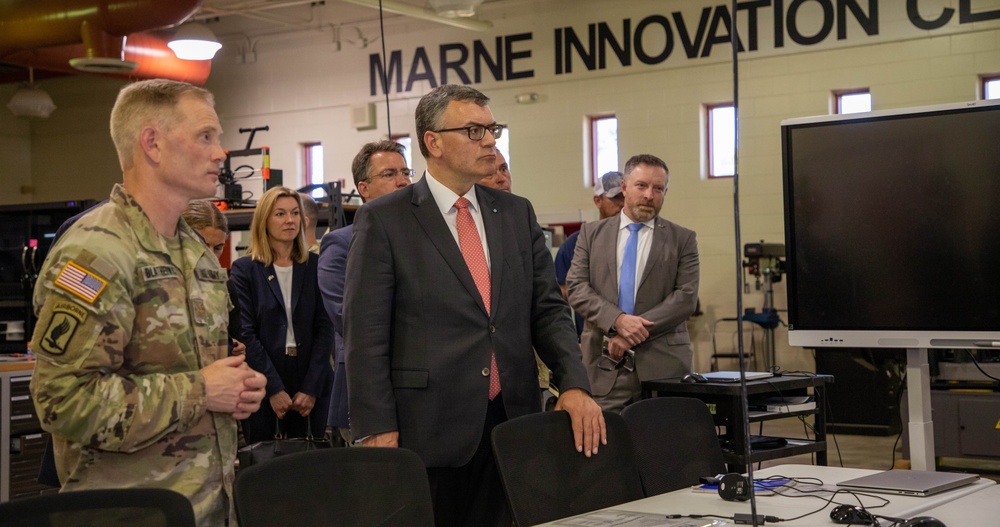 Bavarian State Minister Visits 3ID