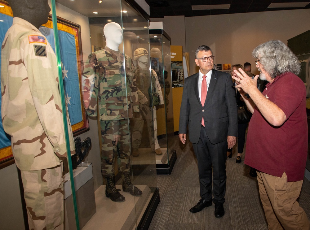Bavarian State Minister Visits 3ID