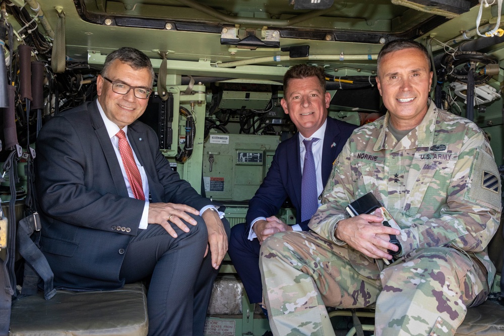 Bavarian State Minister Visits 3ID