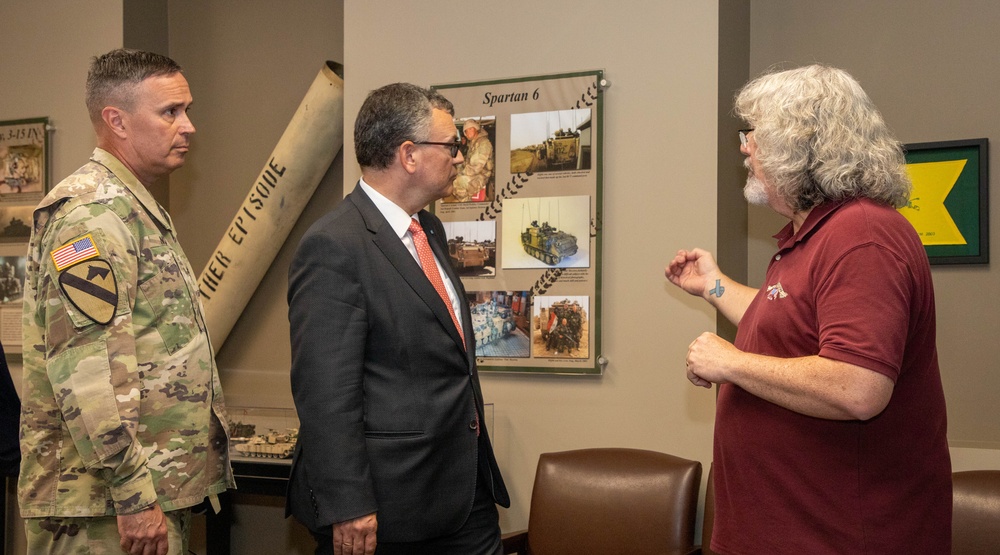 Bavarian State Minister Visits 3ID