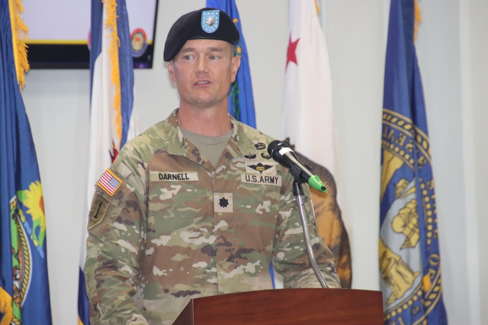 AFSBn-Korea welcomes Thompson, bids farewell to Darnell, in change of command ceremony