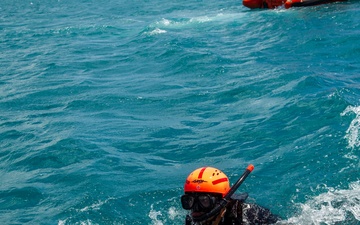 USS Frank Cable Conducts SAR Training