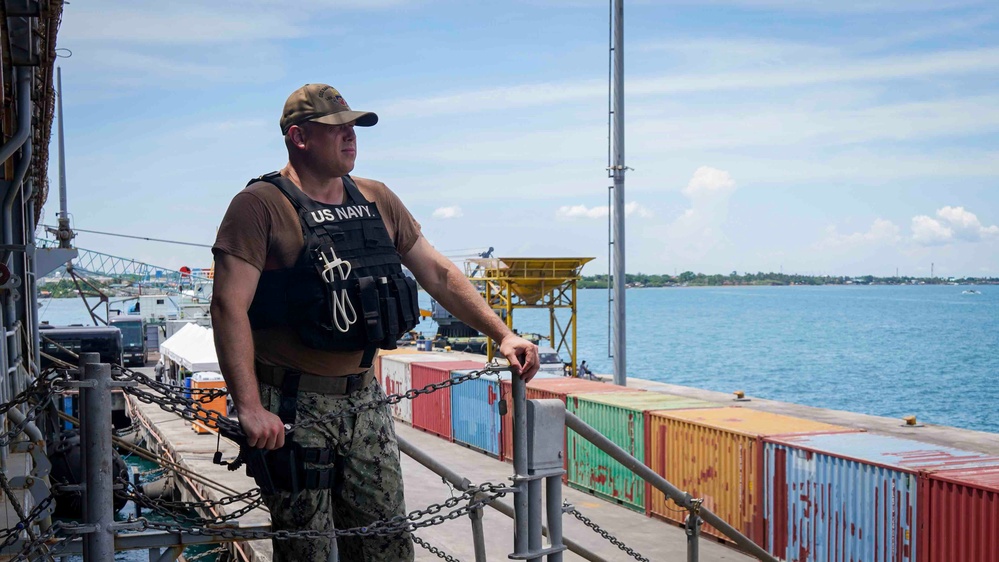 240530 - USS Harpers Ferry Makes Port at Cebu