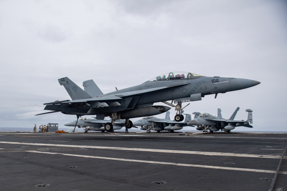 DVIDS - Images - USS Ronald Reagan (CVN 76) Sailors conduct flight deck ...