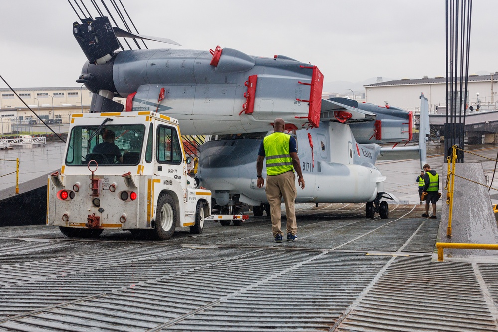 Drop Off: JGSDF V-22s offloaded in Iwakuni