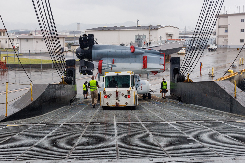 Drop Off: JGSDF V-22s offloaded in Iwakuni