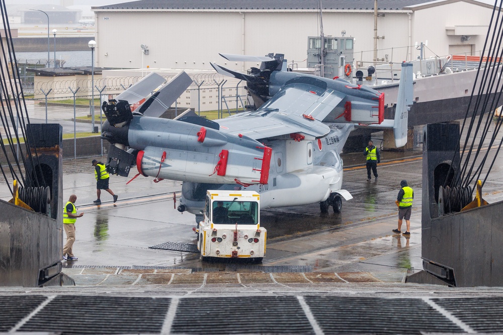 Drop Off: JGSDF V-22s offloaded in Iwakuni