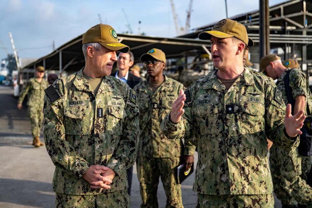 USPACFLT Visits COMLOG WESTPAC