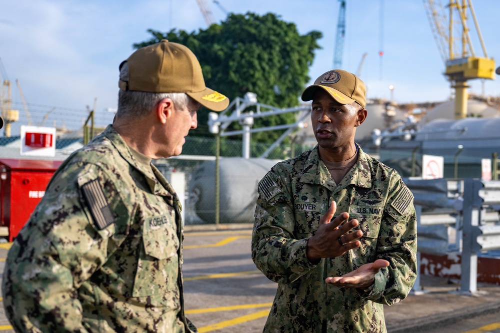USPACFLT Visits COMLOG WESTPAC