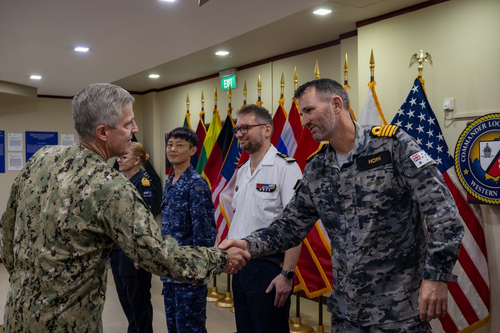 USPACFLT Visits COMLOG WESTPAC
