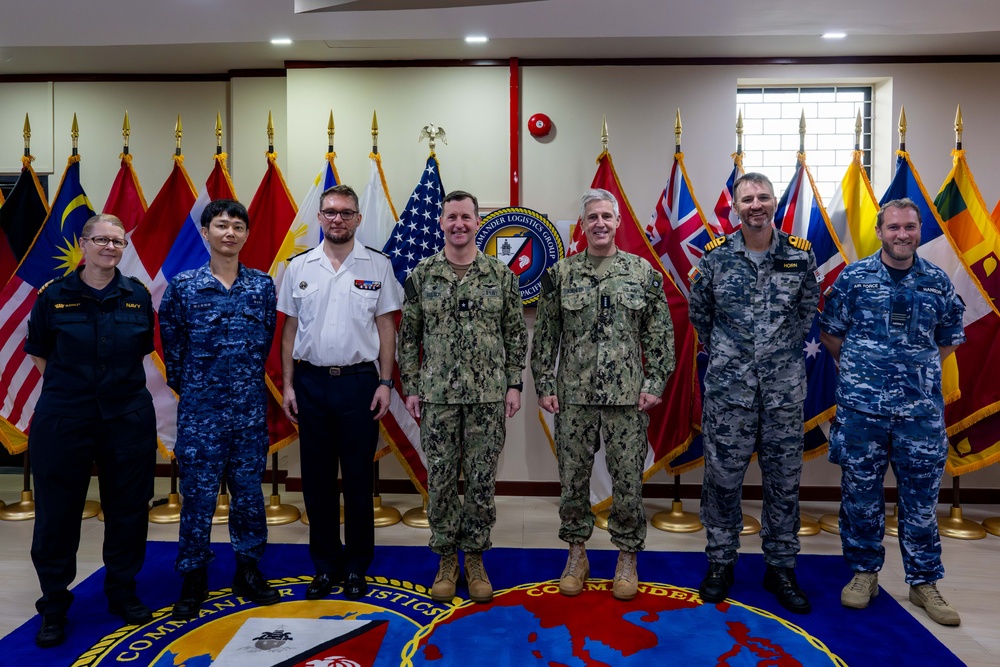 USPACFLT Visits COMLOG WESTPAC