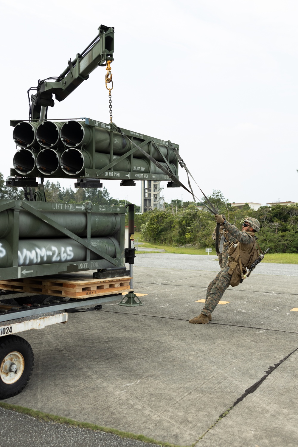 3/12 and VMM-265 Rehearse Aerial HIMARS Resupply