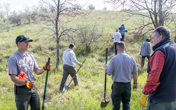 Omaha District partners with WOZU group to plant native vegetation near Standing Rock bike trails
