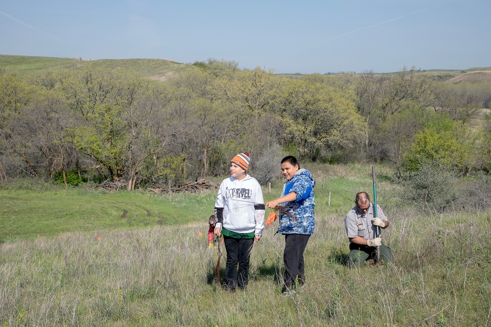 Omaha District partners with WOZU group to plant native vegetation near Standing Rock bike trails